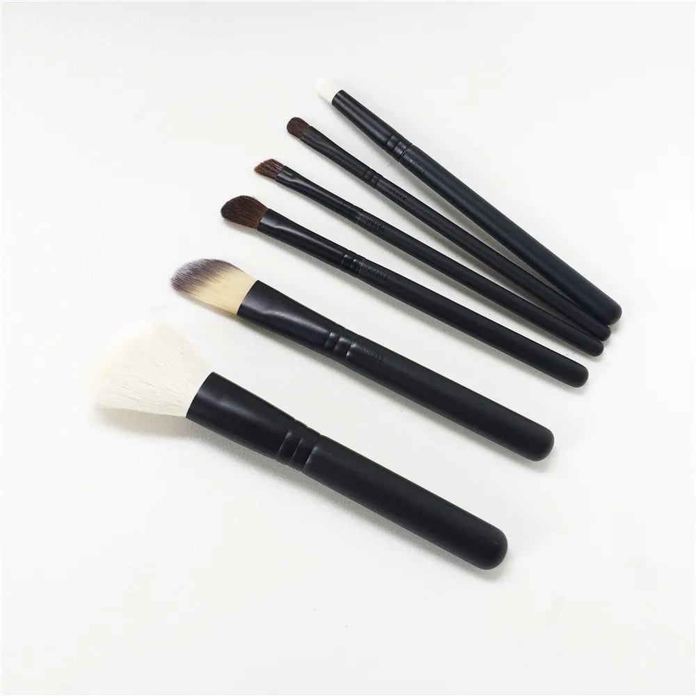 MAC Look in a Box Advanced Brush Set _ 3