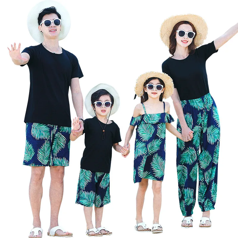 

Summer Family outfits clothes woman Man Girls Boys Family cotton Black Tshirts & Printed pants 2pcs/Sets