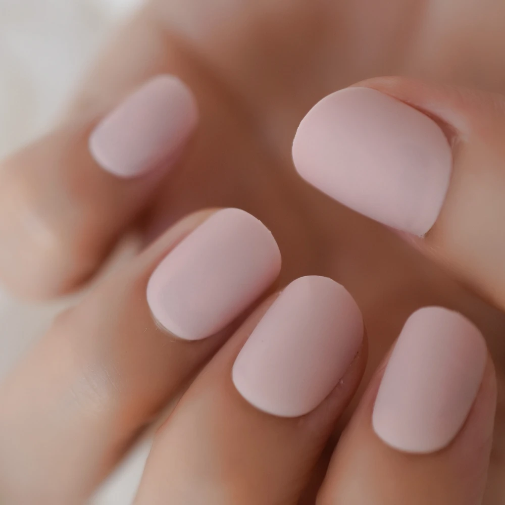 Маникюр на короткие. Молочный маникюр. Ногти короткие. Короткие ногти светлые тона. Нюдовый маникюр французский маникюр.
