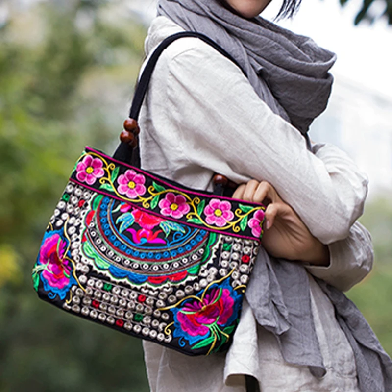 

New National Trend Small Canvas Embroidery Ethnic Wooden Beads Shoulder Bag Women Handmade Flower Embroidered HandBag Mochila