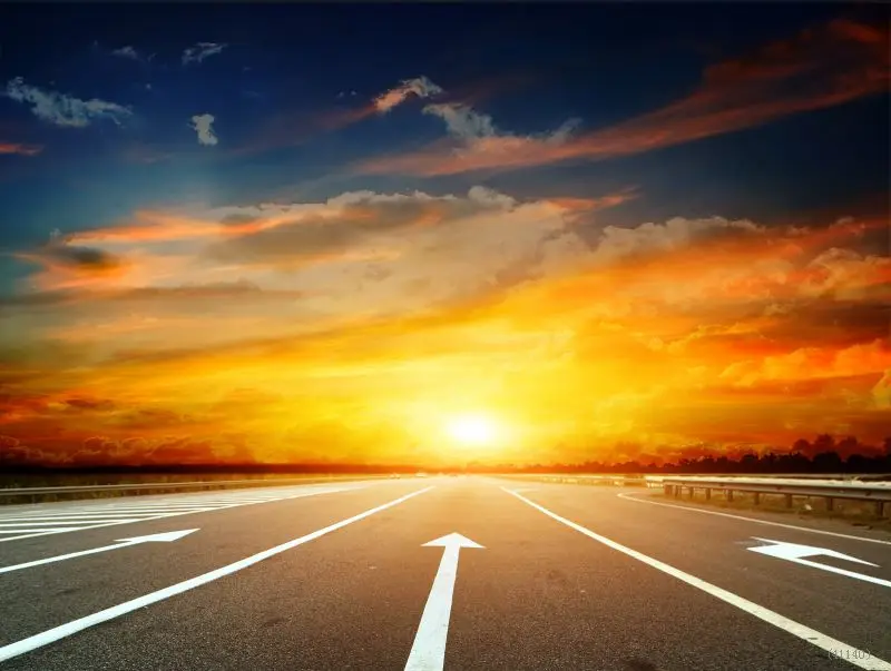 впереди новые горизонты. красивый закат дорога. бесконечная дорога. красивые дороги. впереди горизонты.