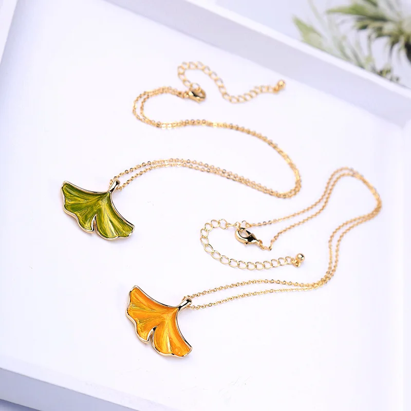 

Fashionable enamel drop oil maple leaf pendant necklace for ladies