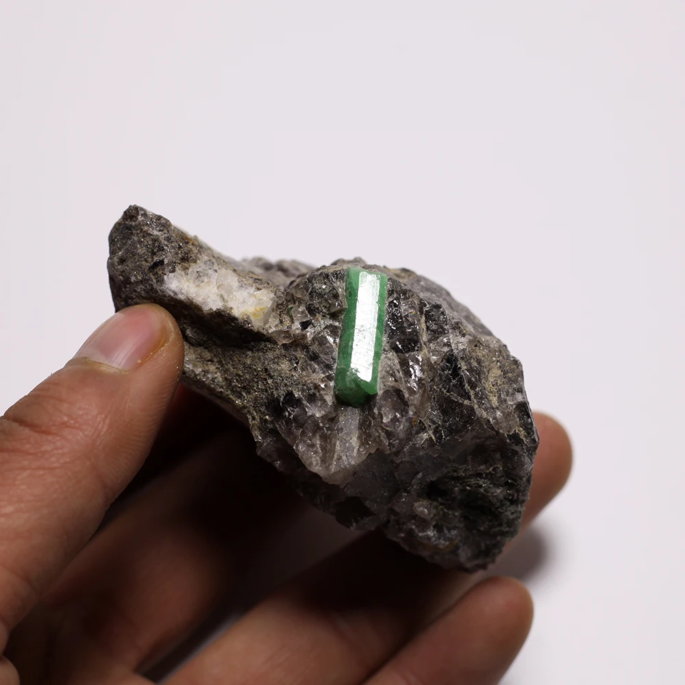 148,7 г натуральные камни и минералы Камень Изумруд зеленый симбиоз с Кристал кварца, натуральный камень образец руды коллекция
