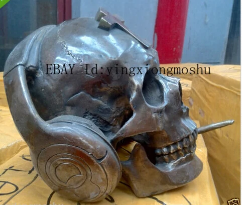 

Large bronze statue The skull statue