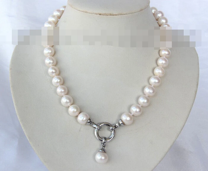 

0381 round white freshwater cultured pearl necklace
