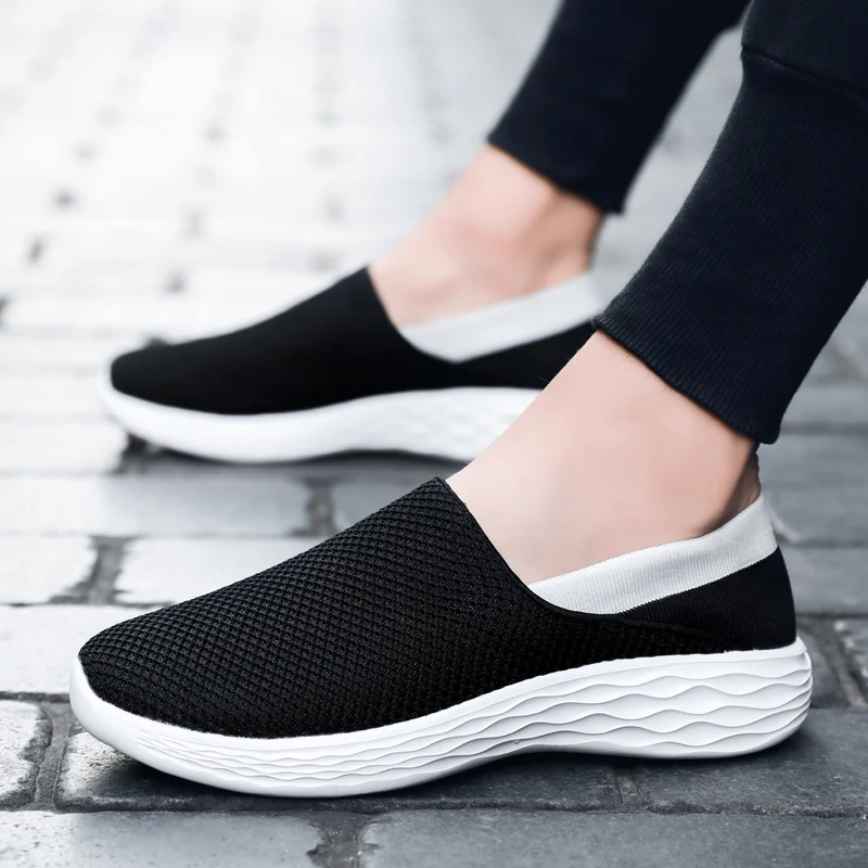 2019Spring/Summer Men Women Sports Shoes Lightweight Mesh Men Shoes Slip-on Sneakers Women Luxury Black Walking Jogging Sneakers