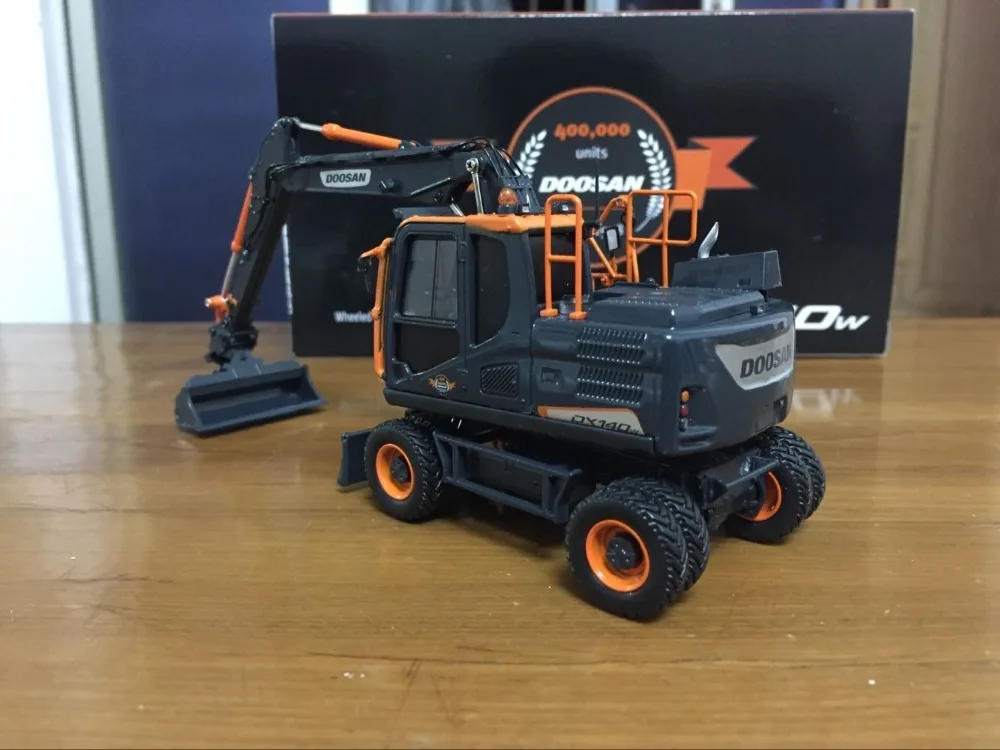 Редкая литая под давлением модель игрушки украшения 1:50 Doosan DX140W колесные Экскаватор строительная игрушка для коллекции, подарок