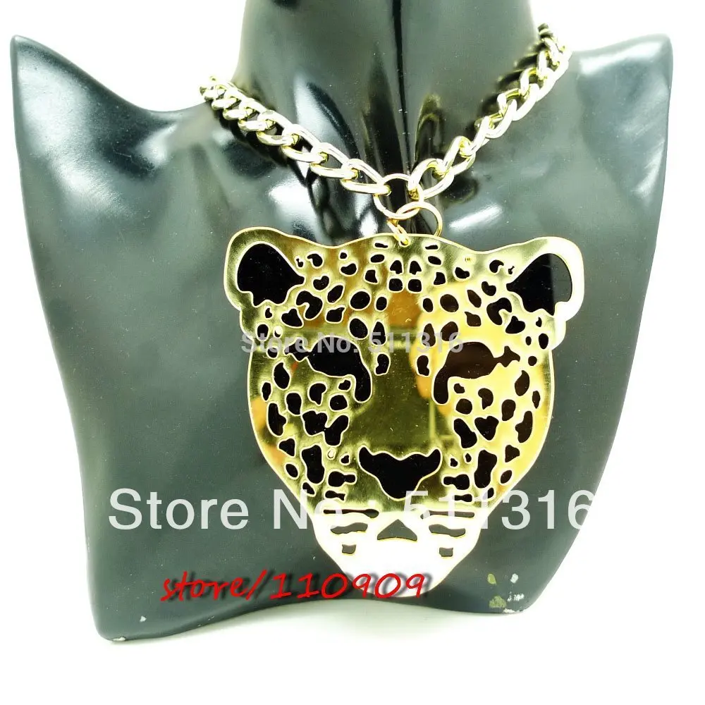 

Gold Mirrored Leopard Fashow Show Pendant Necklace
