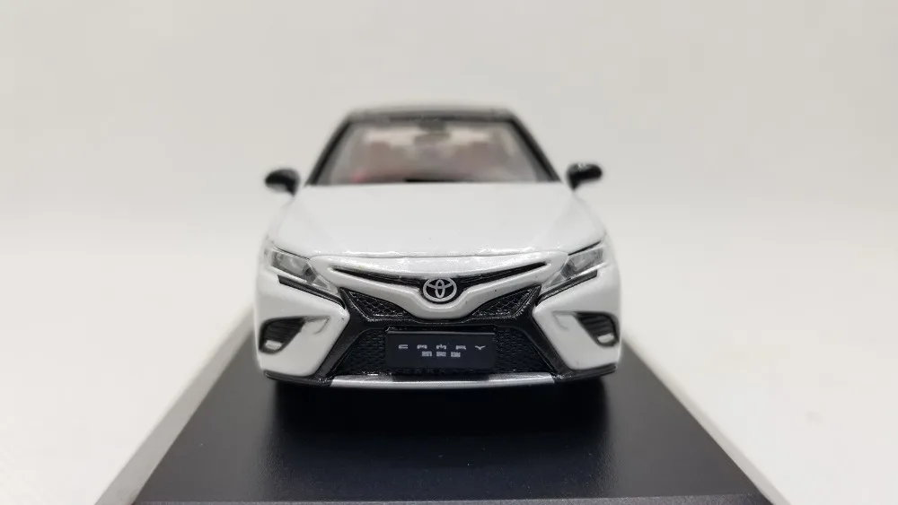 Модель литья под давлением 1:43 для Toyota Camry Sport 2018 белый седан 8 го поколения игрушка