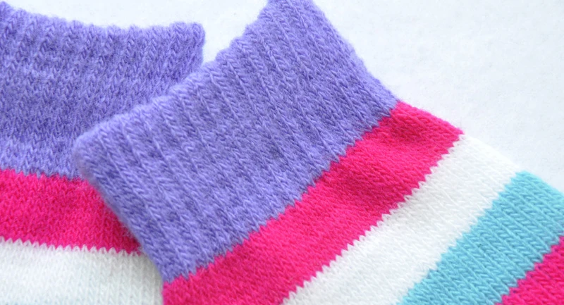 1-4T Новинка; Зимние перчатки для маленьких мальчиков и девочек; теплые детские вязаные перчатки унисекс в полоску; аксессуары для фотографирования новорожденных; XL184