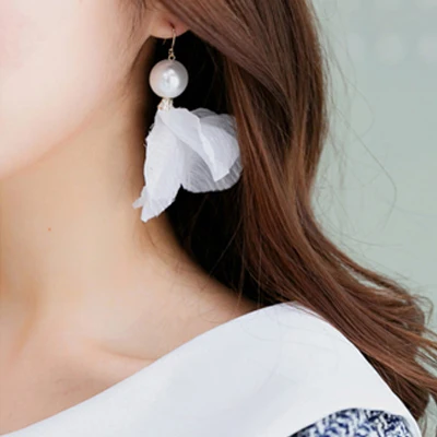 

EAM Jewelry / 2019 New Fashion All-match White Cloth Flower Pendant Temperament Hook Earrings Women's Accessories S#R60000