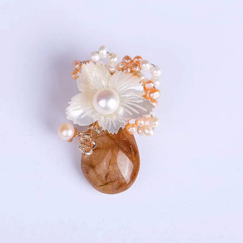 

Japan and South Korea shellfish plant flowers Xionghua retro flowers crystal buckle female high-grade mother of pearl brooch