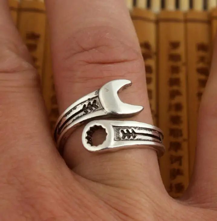 

Adjustable Finger Ring Biker Mechanic Wrench Stereoscopic Trendy Style Heavy Metals Punk Rock Man Stainless Steel Bracele Bangl