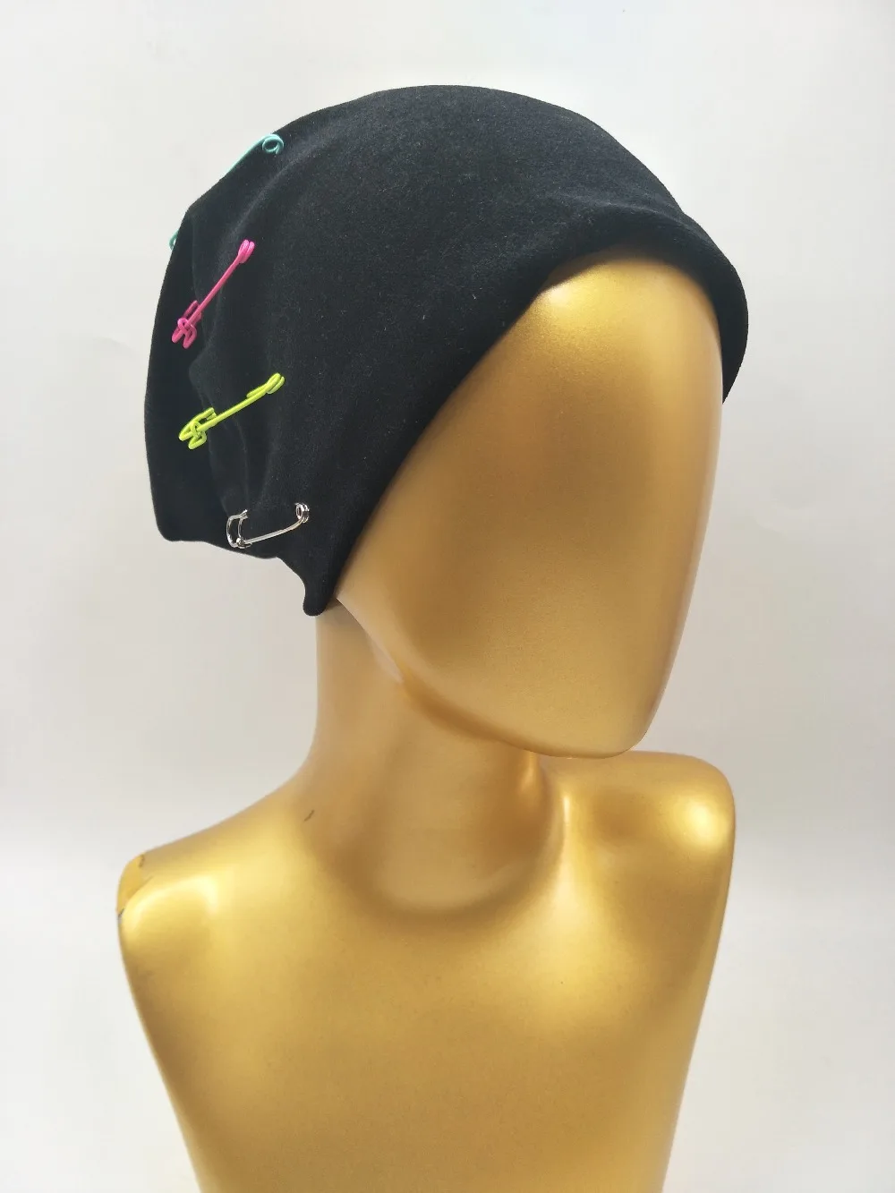 

B179110 fashion winter velvet keep warm metal pin punk beanie,hats for unisex