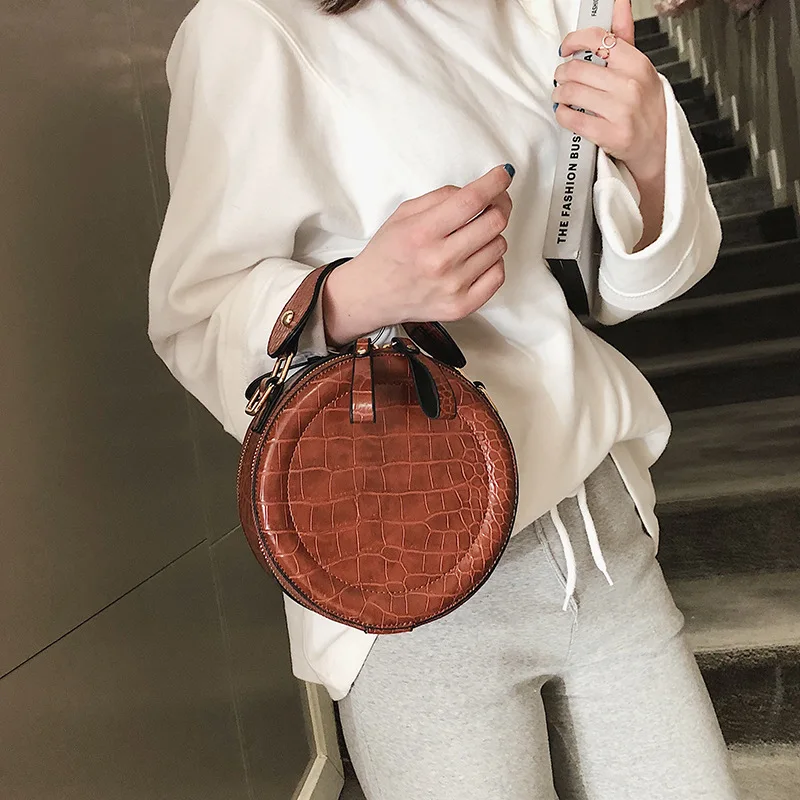 جولة Crossbody حقائب للنساء 2019 عالية الجودة جلدية حقيبة يد فاخرة مصمم السيدات التمساح نمط الكتف حقيبة ساعي جولة Crossbody حقائب للنساء 2019 عالية الجودة جلدية حقيبة يد فاخرة مصمم السيدات التمساح نمط الكتف حقيبة ساعي