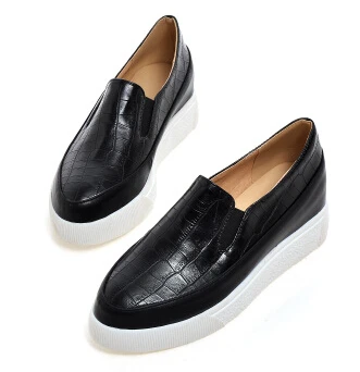

New Nice Women Flats Platform Loafers Fashionable Vogue Pointed Toe Soft Leather Stone Pattern Women Elevator Flat Shoes