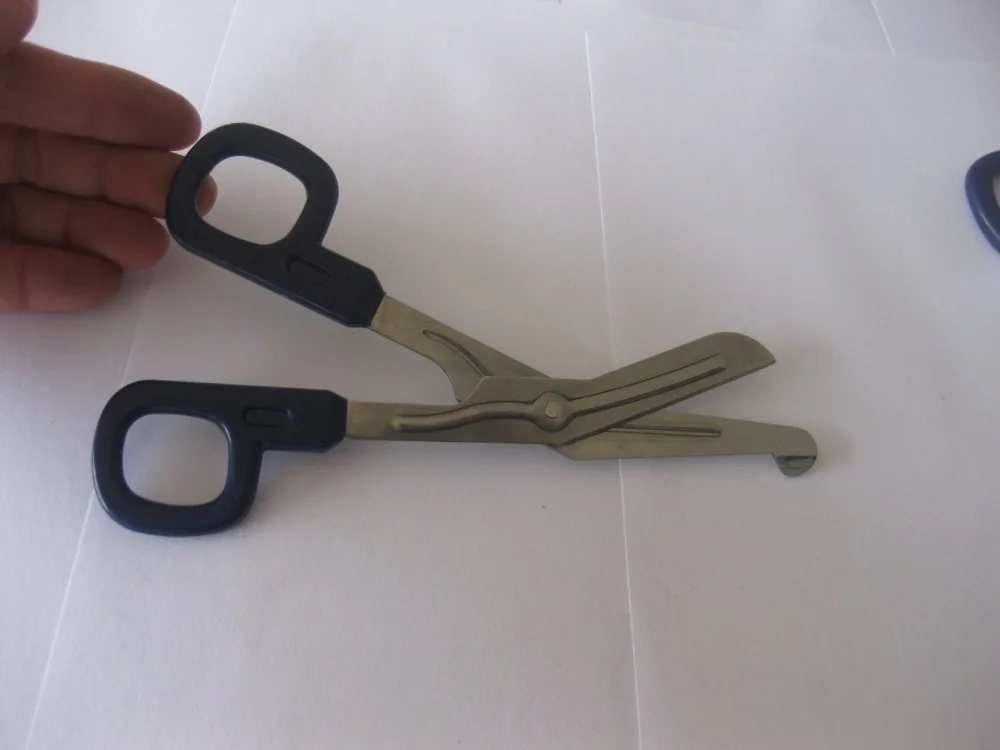 

2pcs 15cm Medical dressing gauze bandage scissors curved stainless steel serrated cut medium plastic safety scissors