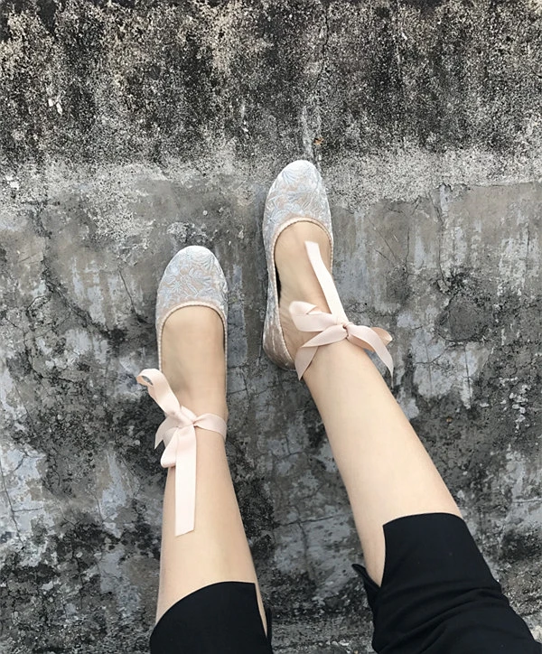 SWYIVY женские балетки на плоской подошве золото флок осень 2018 Женская повседневная обувь Винтаж вышивкой обувь на плоской подошве 41 плюс