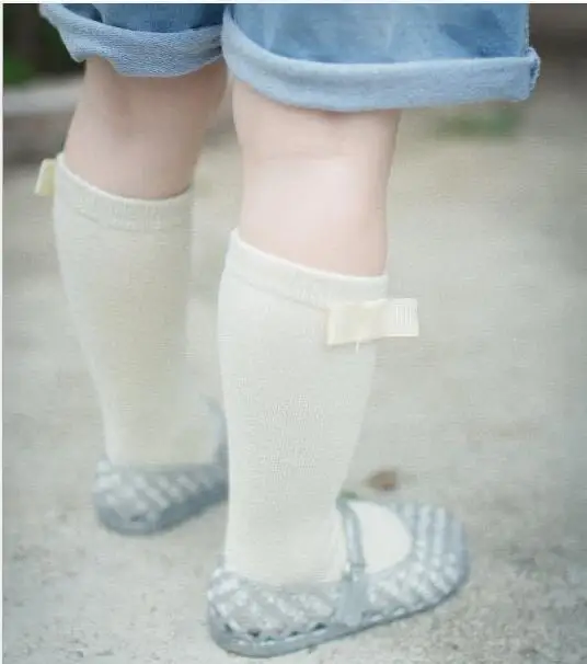 Необычные гольфы одноцветные хлопковые носки с бантиками для девочек детские носки длинные носки для маленьких девочек 1-3 3-5 лет - Цвет: Бежевый