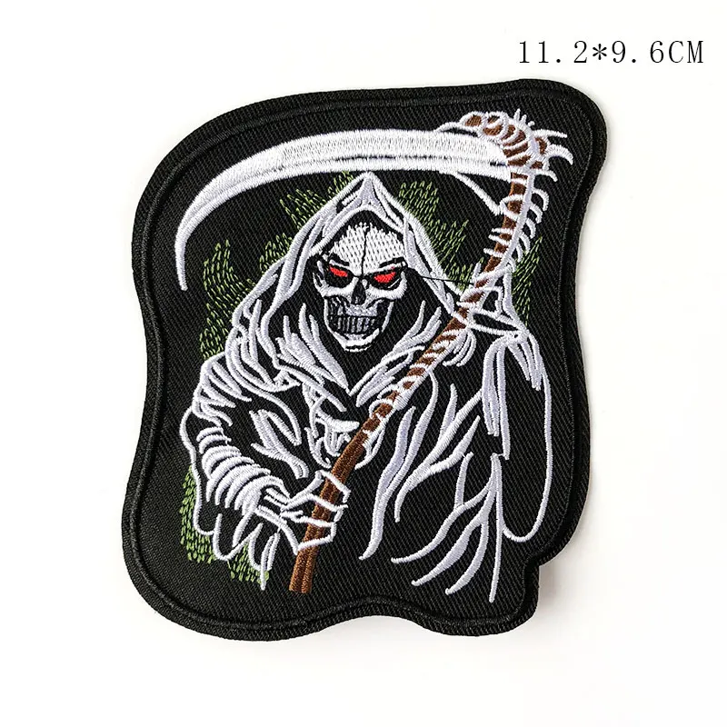

Hot! Azrael Final Destination Skullman satan SKULL Patches Embroidery Cloth DIY Iron On Sew Applique bordados embellished patch