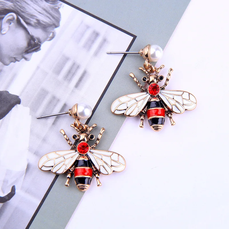 

New women's stud earrings blue red sweet bees cute fashion earrings simple elegant fashion stud earrings gift for ladies