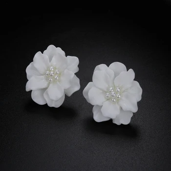1 Pair Bohemian Big White Flower Camellia Simulated Pearl Stud Earrings Fashion Inlay Beads Women Girl Elegant Jewelry