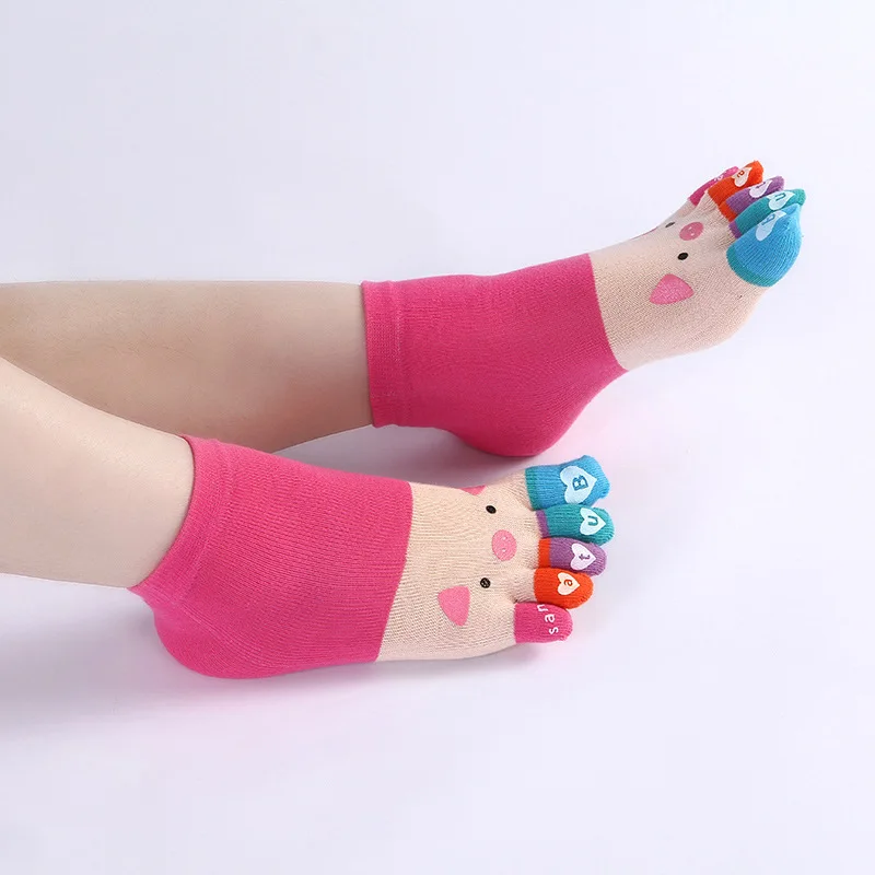 Короткие хлопковые носки для йоги с рисунком свинки из мультфильма, короткие носки для йоги, осенние носки с пятью пальцами, женские носки - Цвет: Red