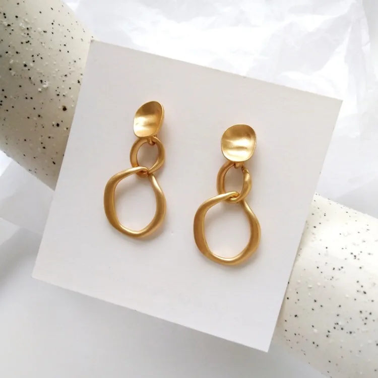 

Simple Elegant Hollowed out Metal Round Slice No Pierced Hole Clip Earrings Without Piercing For Women Ears Clip on Earrings