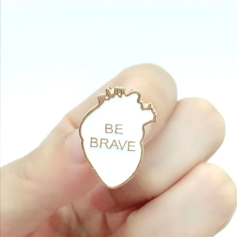 4 Pin значки с героями мультфильмов буквы BE BRAVE Броши для женщин Brave Heart Pins ювелирные изделия для воина эмаль значки на рюкзак сумка аксессуары