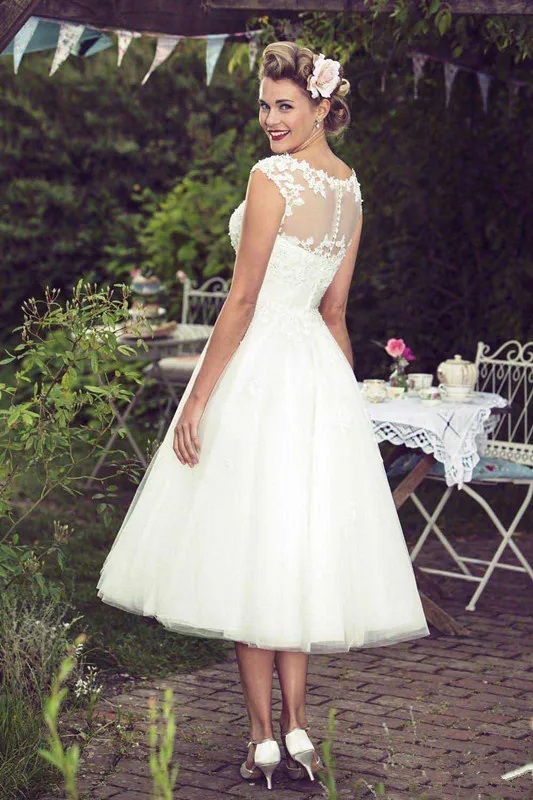 country-tea-length-wedding-dresses-2018-scoop-sheer-neck-appliques-illusion-bodice-short-western-garden-beach-bridal-gowns (2)_