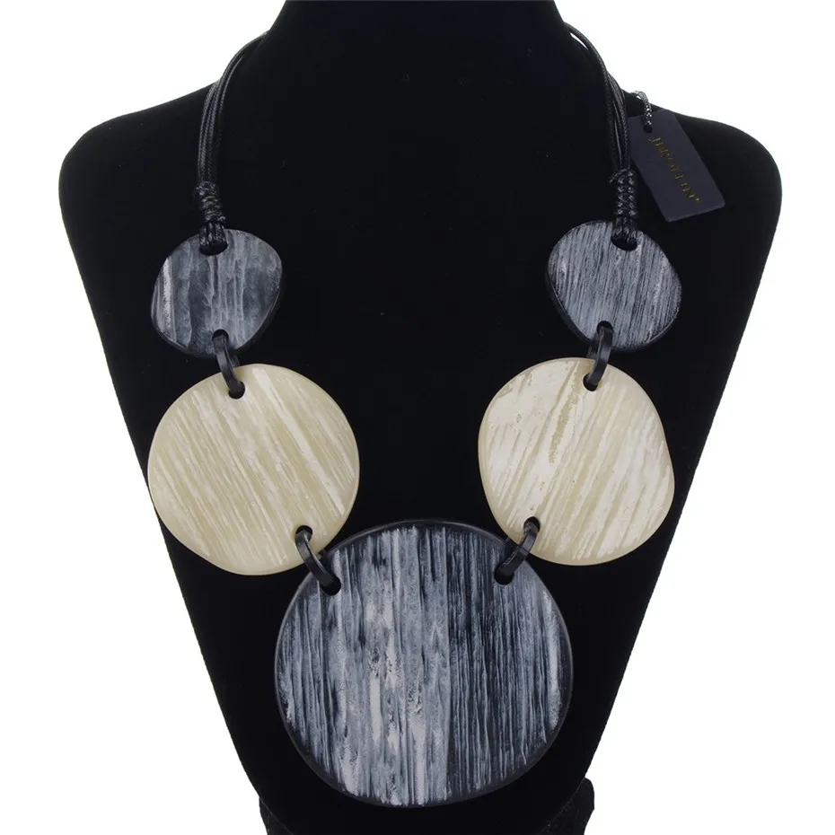 

New 2019 Resin Statement Necklace Big Round Pendant Long Necklaces Leather Chain Women Fashion Jewelry kolye collares colar