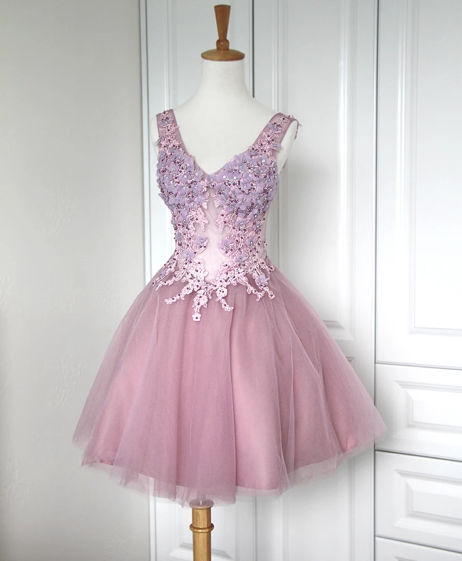 V Neck Short Prom Dress Beaded Applique Lace Cocktail Dress