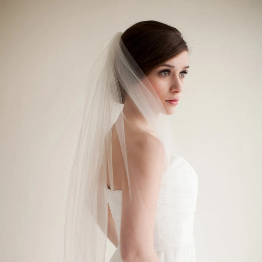 

Black Ivory White One Layer Wedding Veil Cut Edge Floor Length Bridal Accessories Veil with Comb