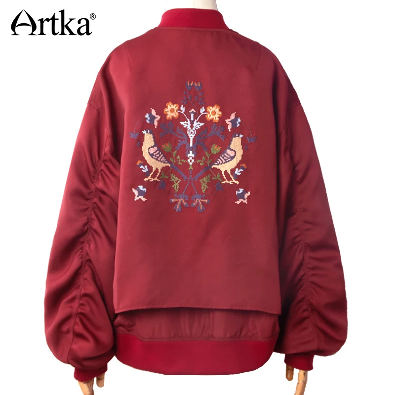 Женская куртка бомбер ARTKA короткая бейсбольная ветровка с вышивкой уличная