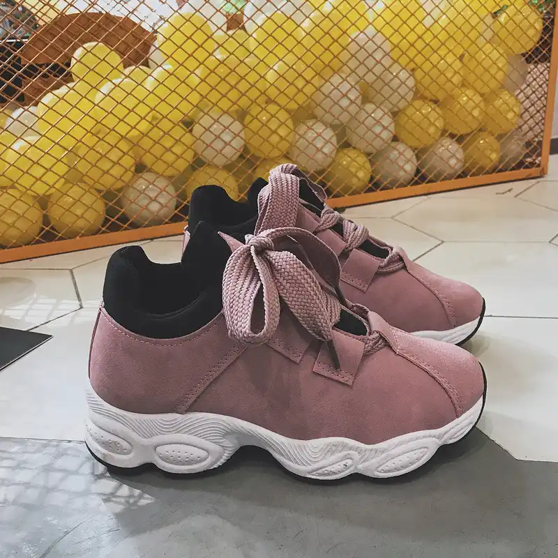 women sneakers trend 2019