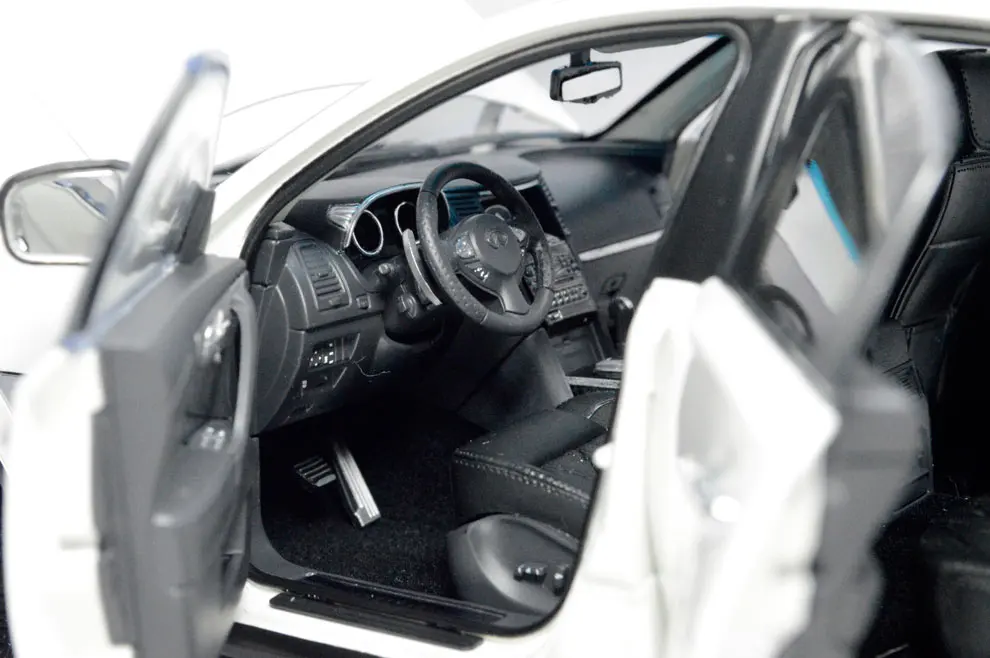 Модель Paudi 1:18 1/18 1 18 Scale Infiniti QX70 белое статическое моделирование литой Сплав модель