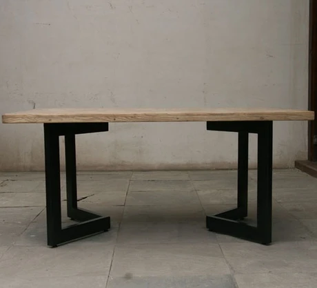 loft american country to do the old wooden table wrought iron coffee