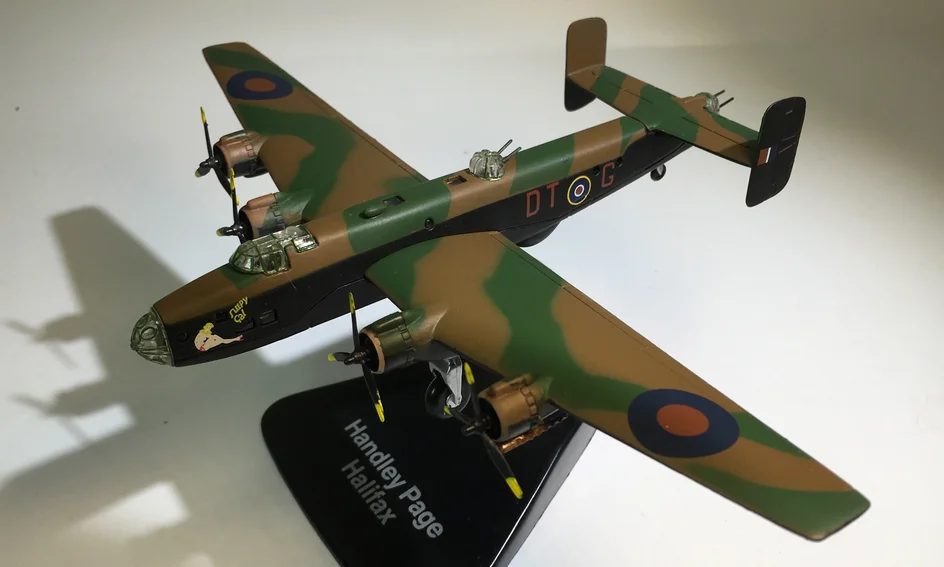 

ATLAS 1/144 Scale Fighter Model Toys Halifax Bomber Diecast Metal Plane Model Toy For Gift/Collection/Decoration