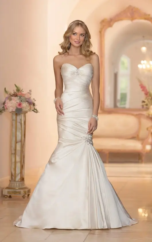 Elegant Wedding Dresses 2016 Strapless Fit And Flare Gowns Elegant Wedding Dresses 2016 Strapless Fit And Flare Gowns Pleats Bridal Dress Robe De Mariage Vestido Noiva In From