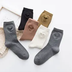 Новые модные женские хлопковые носки креативные Забавные милые носки выдалбливают вышивка носки с принтом в форме сердца