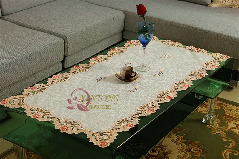 Mantel de lujo conjunto de color beige satén cubierta de mesa de comedor mesa de tejido.jpg Mesas de comedor color crema