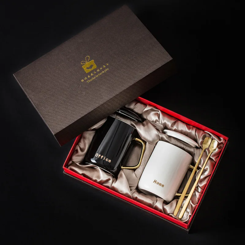White and black gift Керамическая чашка креативный практичный подарок с крышкой ложка кружка кофейная чашка - Цвет: White and black gift