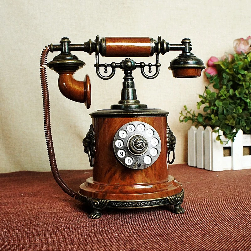 

Creative Ornaments Retro Metal Telephone Figurine Model Coffee Shop Statue Photography Decoration Props