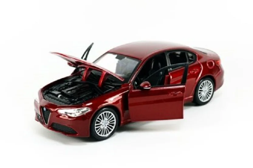 Модель спортивного гоночного автомобиля Bburago 1:24 2016 Alfa Romeo Giulia новинка в