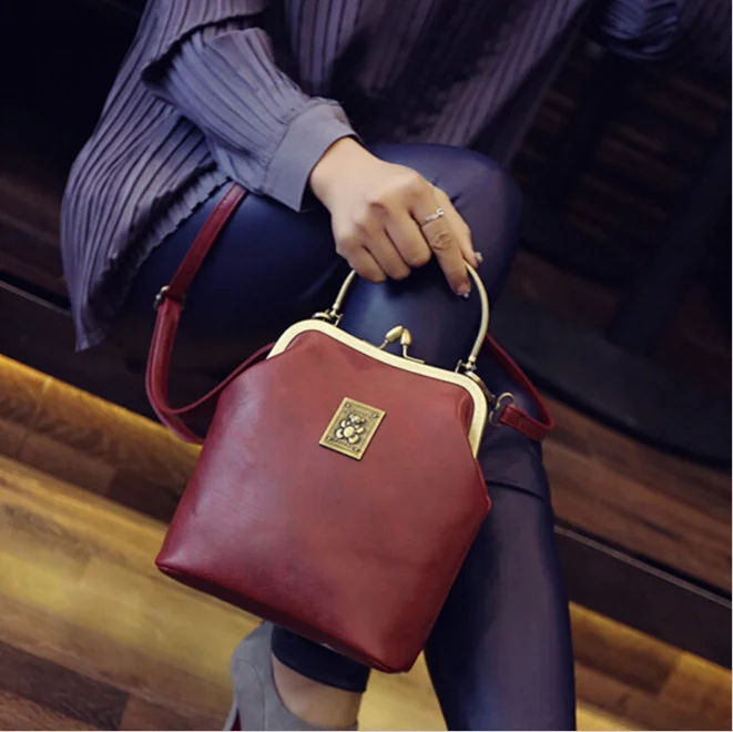 2017 Spring Summer New Vintage Frame Bag Women Messenger Bags Hasp Open