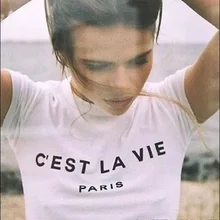 T-shirt manches courtes femme, de Style estival, humoristique, avec image, C'EST LA VIE Paris France