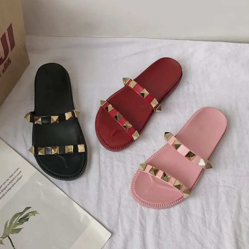 

Women Slippers Flat Ladies Woman Shoes New Slip On Slides Beach rivet Fashion Comfortable Female Slippers Flip Flops Sandals