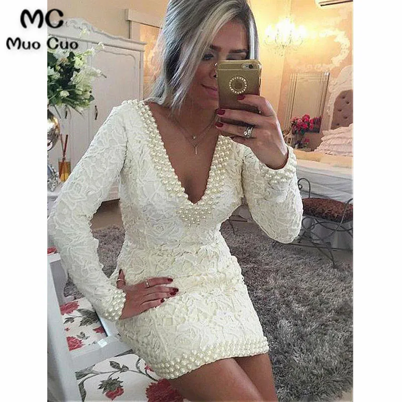 Fascinating Lace V-neck Neckline Short Sheath Column Cocktail Dresses With Beadings