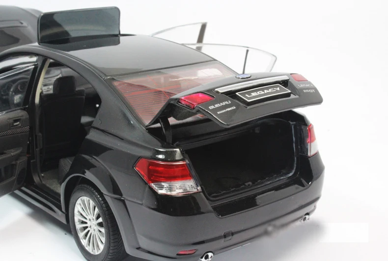 1 18   SUBARU LEGACY black 13