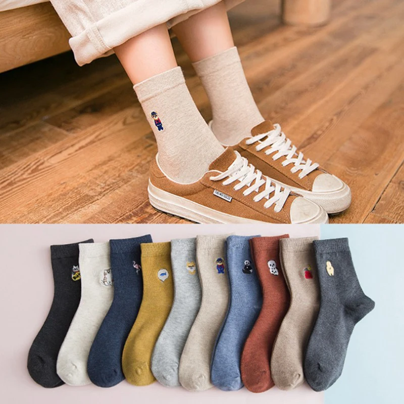 Осенние популярные женские носки средней длины, 1 пара, женские носки в студенческом стиле, Лидер продаж, хлопковые зимние короткие носки с вышитыми животными из мультфильмов